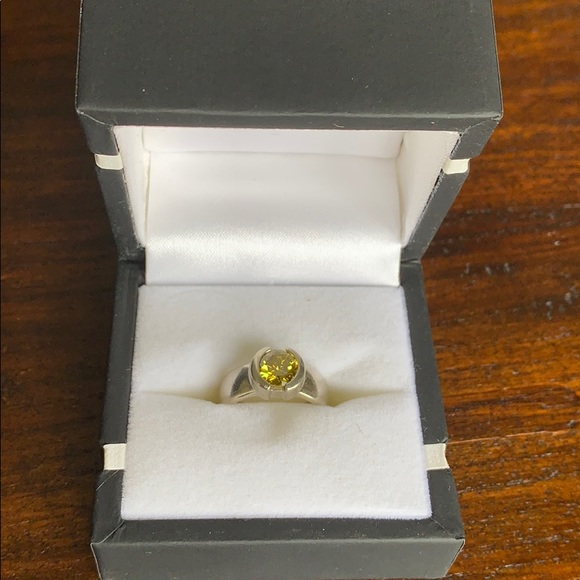 14kt, white gold diamond solitaire ring. - Picture 4 of 4